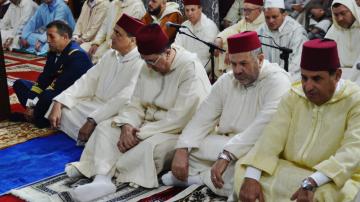 مسؤولون يحيون شعيرة صلاة عيد الفطر في أجواء روحانية بمسجد محمد الخامس بطنجة